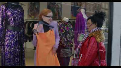 Yeah, no, that's cool. That's my color. - Inventing Anna