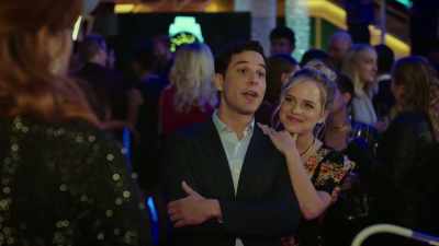 - Yeah, not only does it
give your hair body, - Zoey's Extraordinary Playlist