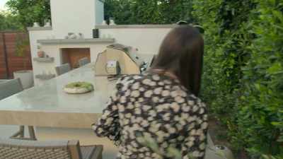 Yeah... Oh, no. There's no fridge, actually. - Buying Beverly Hills