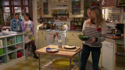 Yeah... Oh, wow. This is hard. - Raven's Home