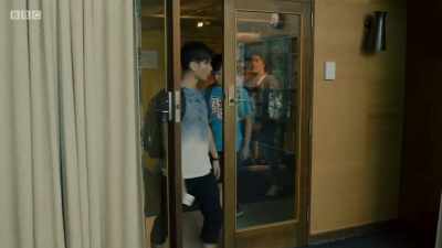 Yeah, OK. 20 minutes
and then we're out. - Ronny Chieng: International Student