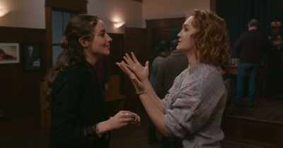 Yeah, okay, yeah,
I know, but she's, - The Republic of Sarah