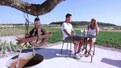 ‐Yeah. Ooh.
‐(BOTH LAUGH) - Love Island