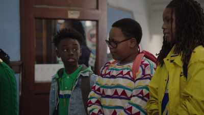 Yeah, Papa, I see you.
[laughs] - The Chi