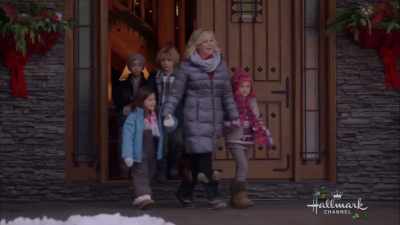 Yeah, reindeer tracking
is serious business. - Christmas at Holly Lodge