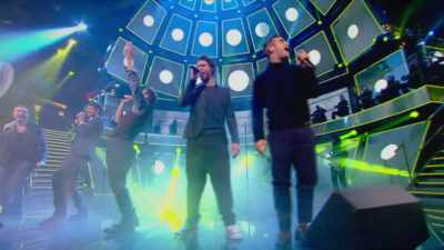 ♪ Yeah ♪ - Robbie Williams