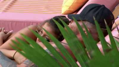 >> YEAH? - Love Island