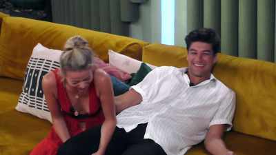 >> YEAH. - Love Island