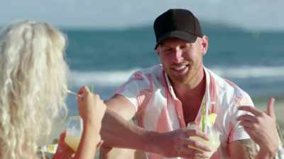 >> YEAH? - Love Island