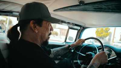 Yeah. Sawed-off shotgun.
That's what my uncle gave me. - Inmate #1: The Rise of Danny Trejo