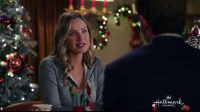 Yeah. She thinks
you're pretty great, - Christmas at the Palace
