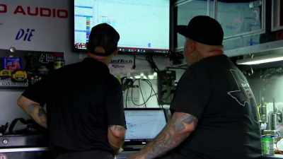 - Yeah.
- So the blue one revved up even higher... - Street Outlaws No Prep Kings Team Attack