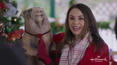 Yeah, sorry. I'm Dylan
and this is my son, Noah. - Coyote Creek Christmas
