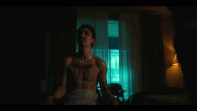 Yeah, that's it!
Yeah! And his wife... - The Umbrella Academy