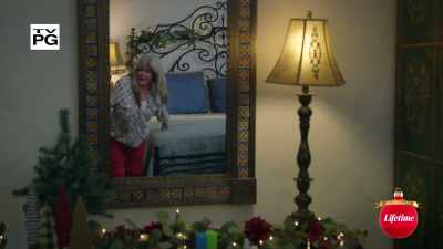  ♪ yeah, the countdown's on,
 so move along ♪ - Blending Christmas