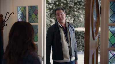 Yeah, the movers decided to
leave everything right here. - Mystery on Mistletoe Lane