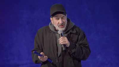 Yeah. Tonight when you go home
make sure you high-five your cat - Dave Attell: Hot Cross Buns