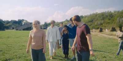 Yeah, um, how did you guys all meet? - Midsommar