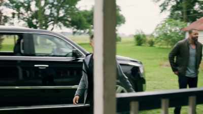 - Yeah.
- ( Violet screams ) - Queen Sugar