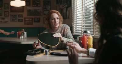 Yeah, he watched the documentary
about how the bees are dying, - The Republic of Sarah