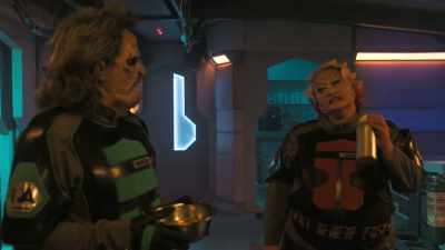 -Yeah, well...
-[McKean gasps] - Vagrant Queen