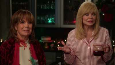 Yeah, well, that's where
my method acting training - Ladies of the '80s: A Divas Christmas