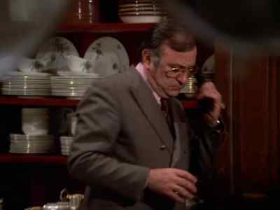 - Yeah, what is it?
- Yeah, there's a guy here to see Paul. - Mission: Impossible