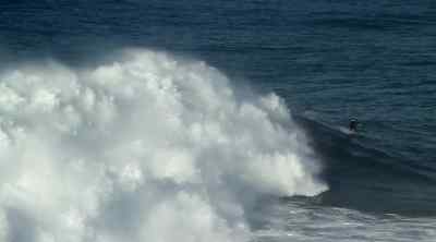 - Yeah! Whoo-hoo!
- Whoo! - 100 Foot Wave