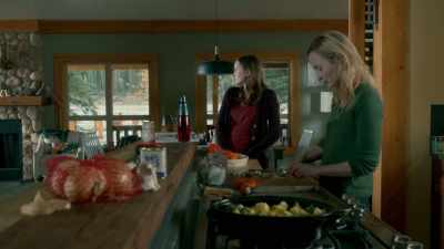 - Yeah, but why Whitey, for God's sakes?
- Jesus, Mum, will you leave him alone? - Tin Star