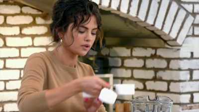 - Yeah, with cooking, it's always been easier for me - Selena + Chef