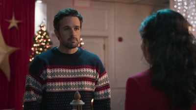 Yeah, yeah, I had a little help. - A Gingerbread Christmas