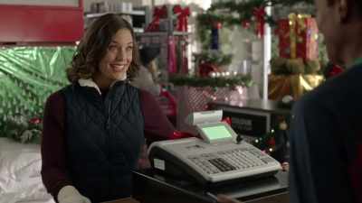 Yeah, yeah, I could do that. - Northern Lights of Christmas