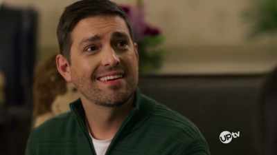 Yeah! Yeah, like me. - Christmas with a Prince: The Royal Baby