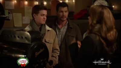 - Yeah, yeah, yeah,
and she likes every single one - Sister Swap: A Hometown Holiday