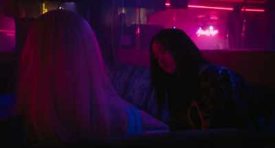 - Yeah?
- You are pretty. - Mona Lisa and the Blood Moon