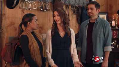 Yeah, you're right. - Christmas with a Prince: Becoming Royal
