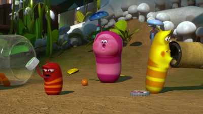 - [Yellow] He he!
- [stomach growls] - Larva Family