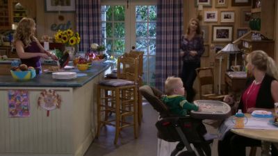 [yells] Breakfast, everybody! - Fuller House