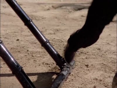 [YELLS] - MacGyver