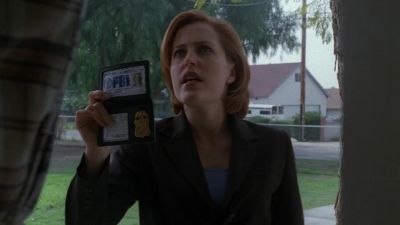 - Yes?
- Agents Scully and Mulder, FBI. - The X-Files