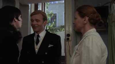 - Yes, but...
- Excuse me, may I help you? - Cabaret
