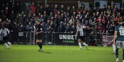 - Yes, he does.
- The way he runs - Welcome to Wrexham