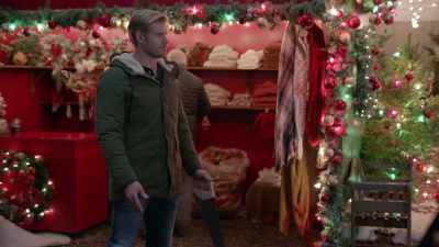 - Yes, fine. Thank you.
- Yeah, bye. - Jingle Bell Princess