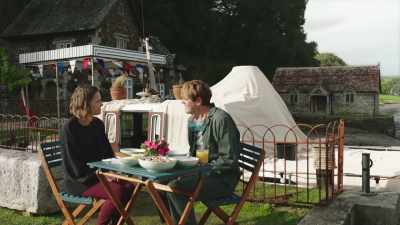 -Yes. Good idea. - Beyond Paradise