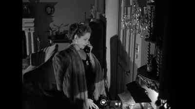 - Yes?
- He isn't there. - Out of the Past