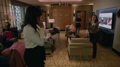 -Yes, hello. Beechtree Lane.
-[gasps] - Home Sweet Home Alone