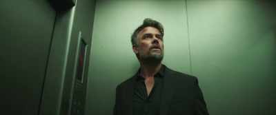 Yes, he's in here.
We're going down to the third floor. - Blackout