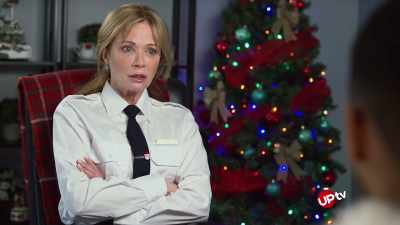 Yes, in order to keep the
suspect around for the drop, - Christmas Catch
