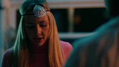 - Yes, that is, that's...
It's that oscar guy. - Moonshine