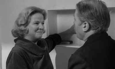 Yes I've just seen her. - Seance on a Wet Afternoon